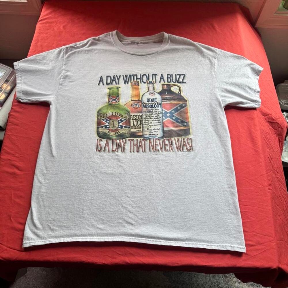 Vintage 2003 “A day without a Buzz is a day that Never was!” 2003 Graphic Tshirt